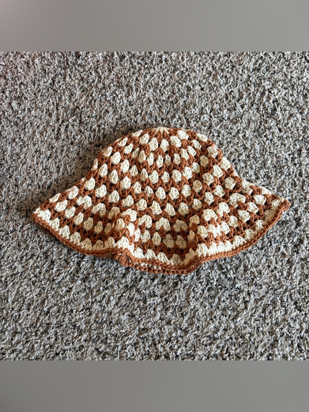 Crochet bucket hat brown and cream